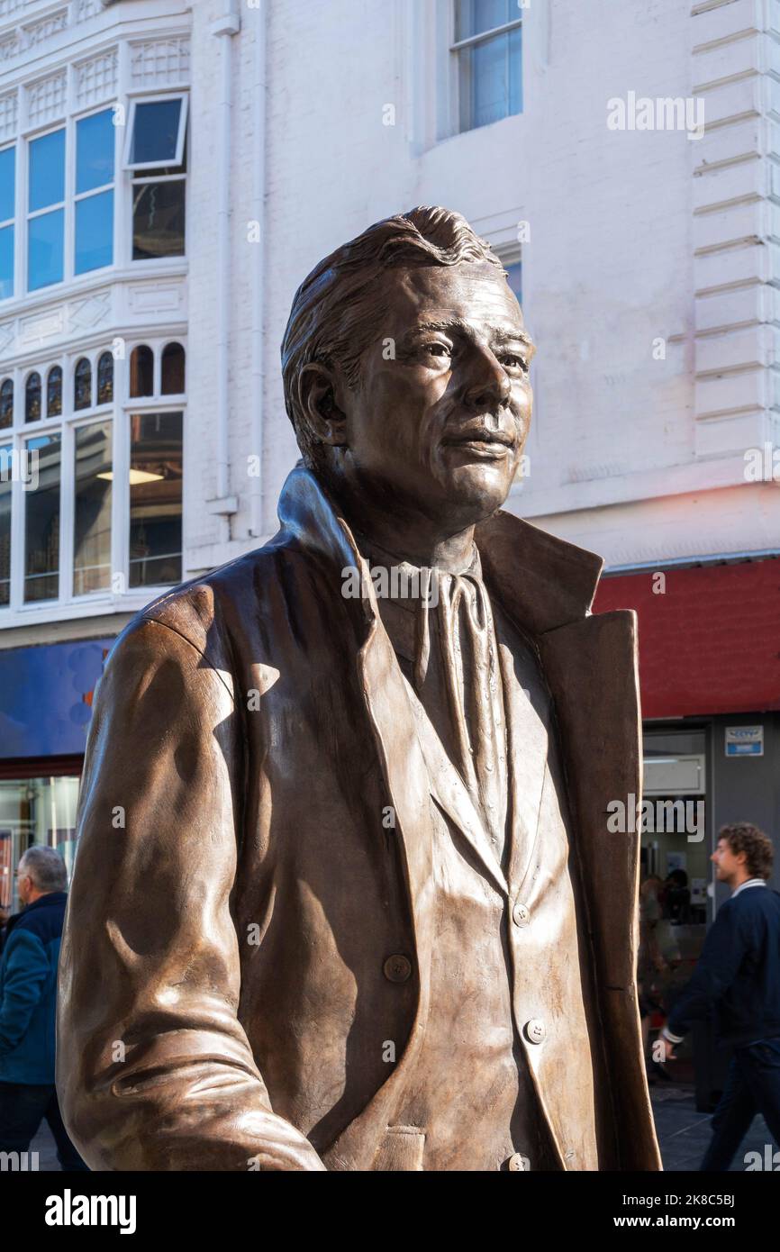 Brian Epstein Skulptur von Andy Edwards im Stadtzentrum von Liverpool Stockfoto