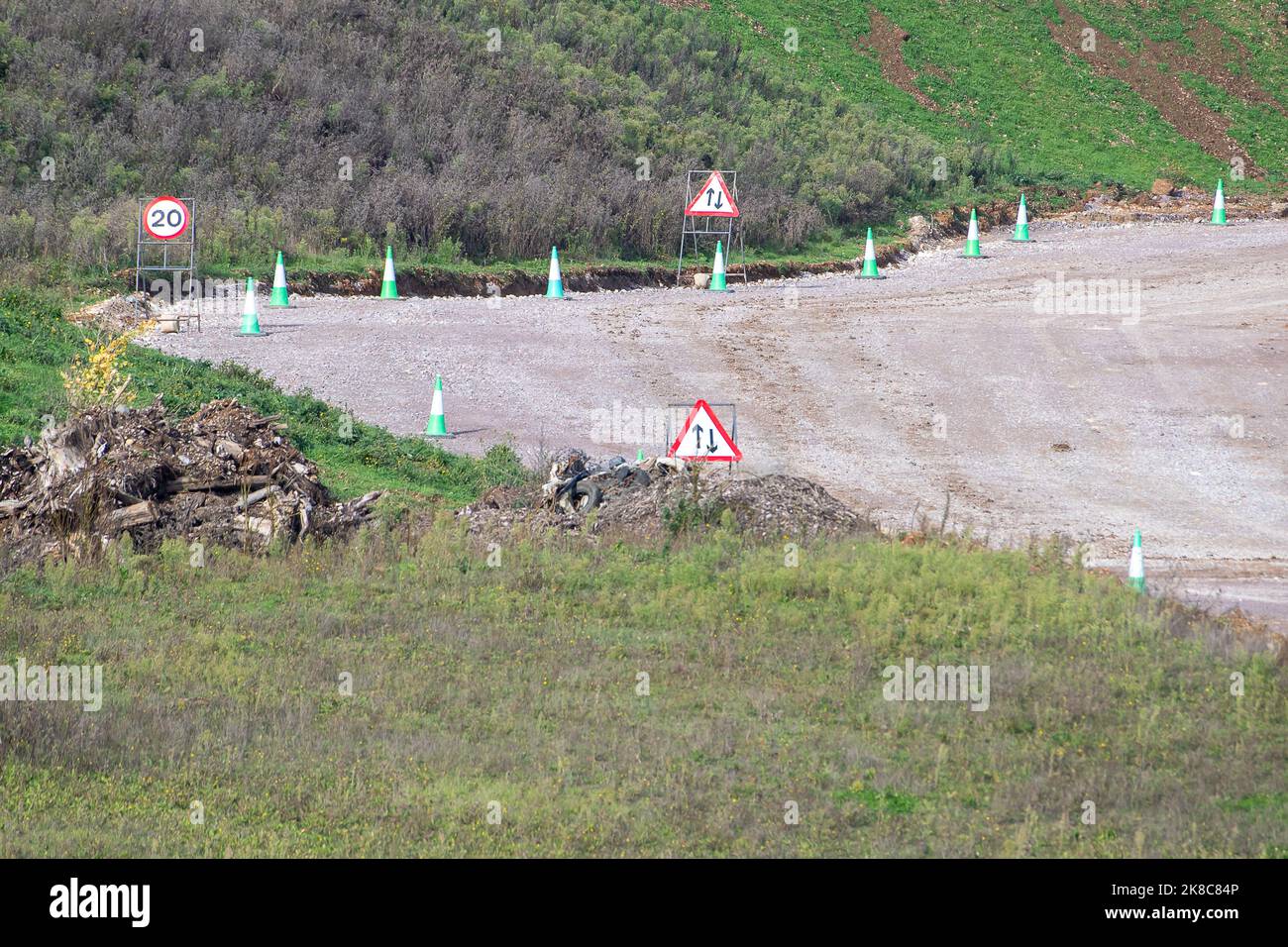 West Hyde, Großbritannien. 22.. Oktober 2022. Das HS2 South Portal Gelände, auf dem der 10 Meilen Chiltern Tunnel von zwei Tunnelbohrmaschinen namens Florence und Cecilia unter den Chilterns gebohrt wird. Am Standort werden Beton für den Bau der Eisenbahnviadukte sowie die Betonwandtunnelsegmente hergestellt. Die Phase 1 des Projekts HS2 liegt laut Berichten deutlich über dem Budget, und das Finanzministerium hat eine finanzielle Überprüfung beantragt. Umweltschützer setzen ihren Kampf für die Annullierung von HS2 fort. Quelle: Maureen McLean/Alamy Live News Stockfoto