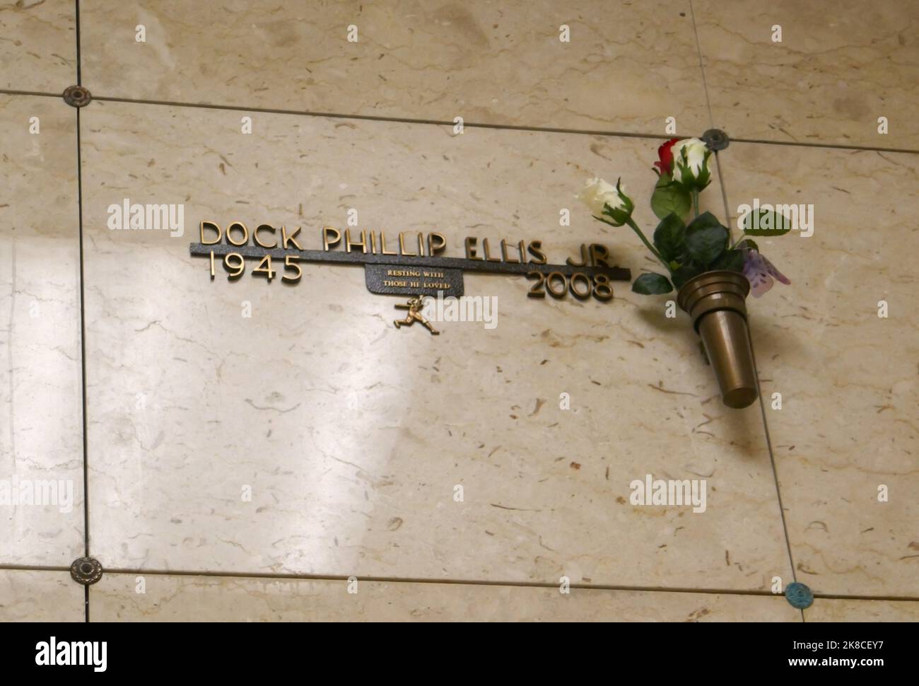 Inglewood, Kalifornien, USA 19.. Oktober 2022 Major League Baseballspieler Dock Ellis Grave in Glory Sektion im Manchester Garden Mausoleum auf dem Inglewood Park Cemetery am 19. Oktober 2022 in Inglewood, Los Angeles, Kalifornien, USA. Foto von Barry King/Alamy Stockfoto Stockfoto