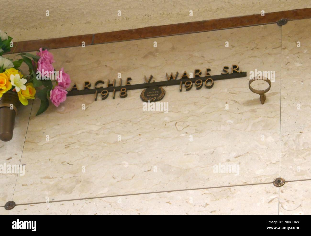 Inglewood, Kalifornien, USA 19.. Oktober 2022 Baseballspieler Archie Wares Grave in Glory Sektion im Manchester Garden Mausoleum auf dem Inglewood Park Cemetery am 19. Oktober 2022 in Inglewood, Los Angeles, Kalifornien, USA. Foto von Barry King/Alamy Stockfoto Stockfoto