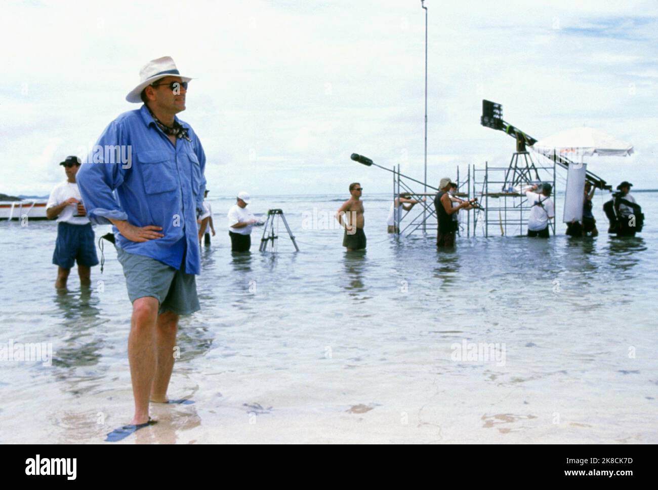 Robert Zemeckis Film: Cast Away (USA 2000) Regie: Robert Zemeckis 07 December 2000 **WARNUNG** Dieses Foto ist nur für redaktionelle Zwecke bestimmt und unterliegt dem Copyright von DREAMWORKS SKG und/oder des Fotografen, der von der Film- oder Produktionsfirma beauftragt wurde und darf nur von Publikationen im Zusammenhang mit der Bewerbung des oben genannten Films reproduziert werden. Eine obligatorische Gutschrift an DREAMWORKS SKG ist erforderlich. Der Fotograf sollte auch bei Bekanntwerden des Fotos gutgeschrieben werden. Ohne schriftliche Genehmigung der Film Company kann keine kommerzielle Nutzung gewährt werden. Stockfoto