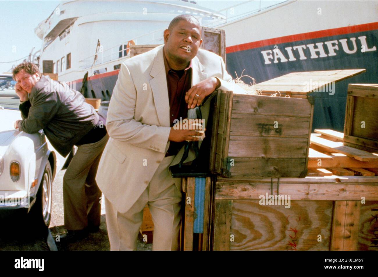 Forest Whitaker Film: Vier Hunde Spielen Poker (2000) Charaktere: Herr Ellington Regie: Paul Rachman 06 June 2000 **WARNUNG** Dieses Foto ist nur für den redaktionellen Gebrauch bestimmt und unterliegt dem Copyright von HALF MOON ENTERTAINMENT und/oder des Fotografen, der von der Film- oder Produktionsfirma beauftragt wurde, und kann nur durch Publikationen im Zusammenhang mit der Bewerbung des oben genannten Films reproduziert werden. Eine obligatorische Gutschrift für DIE UNTERHALTUNG VON HALF MOON ist erforderlich. Der Fotograf sollte auch bei Bekanntwerden des Fotos gutgeschrieben werden. Ohne schriftliche Genehmigung der Film Company kann keine kommerzielle Nutzung gewährt werden. Stockfoto