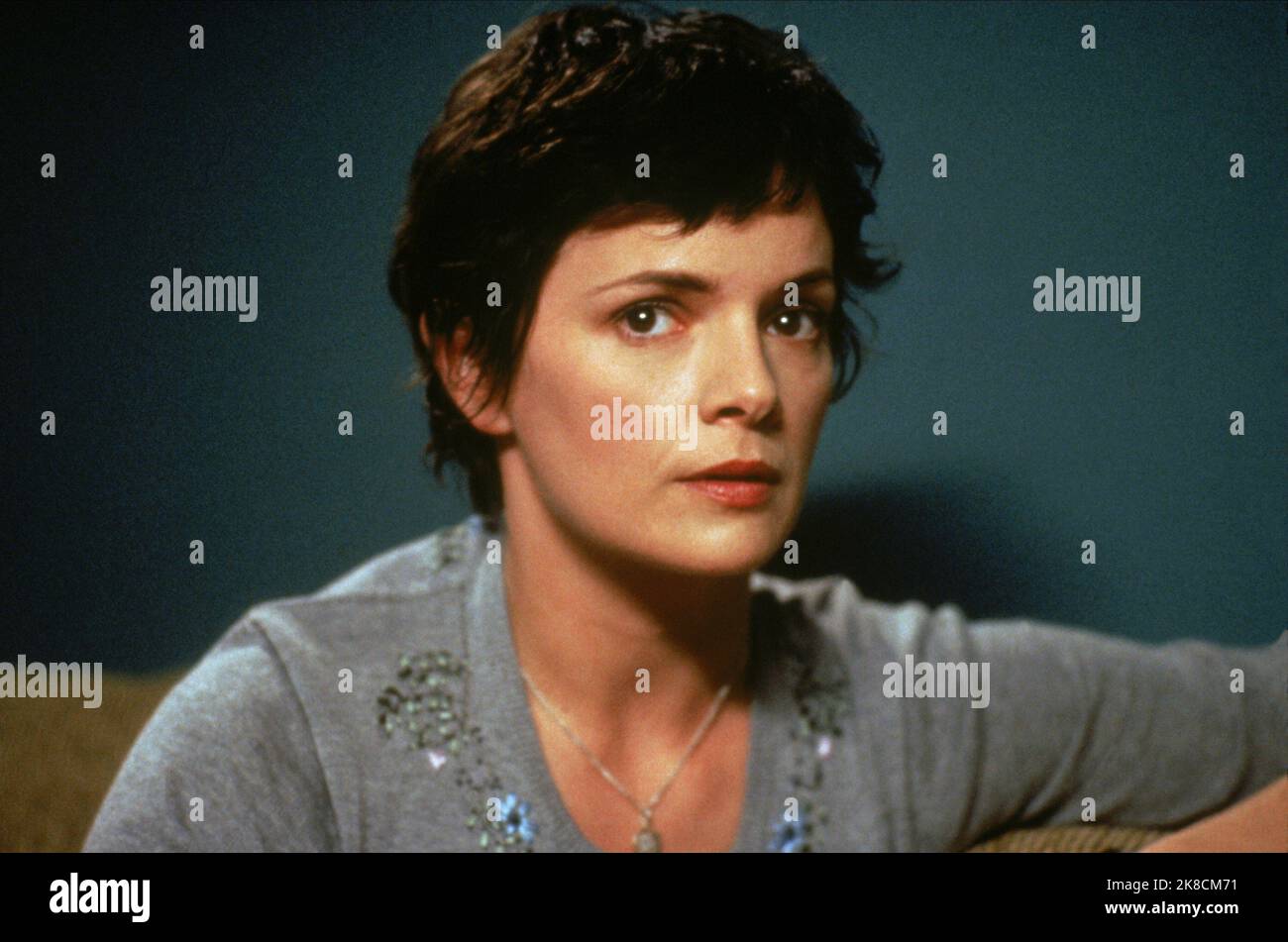 Stacy Edwards Film: Vier Hunde Spielen Poker (2000) Charaktere: Holly Regie: Paul Rachman 06 June 2000 **WARNUNG** Dieses Foto ist nur für den redaktionellen Gebrauch bestimmt und unterliegt dem Copyright von HALF MOON ENTERTAINMENT und/oder des Fotografen, der von der Film- oder Produktionsfirma beauftragt wurde, und kann nur durch Publikationen im Zusammenhang mit der Bewerbung des oben genannten Films reproduziert werden. Eine obligatorische Gutschrift für DIE UNTERHALTUNG VON HALF MOON ist erforderlich. Der Fotograf sollte auch bei Bekanntwerden des Fotos gutgeschrieben werden. Ohne schriftliche Genehmigung der Film Company kann keine kommerzielle Nutzung gewährt werden. Stockfoto