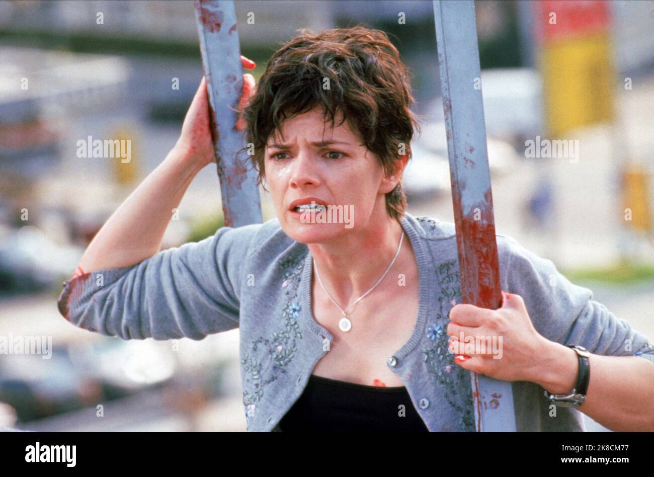 Stacy Edwards Film: Vier Hunde Spielen Poker (2000) Charaktere: Holly Regie: Paul Rachman 06 June 2000 **WARNUNG** Dieses Foto ist nur für den redaktionellen Gebrauch bestimmt und unterliegt dem Copyright von HALF MOON ENTERTAINMENT und/oder des Fotografen, der von der Film- oder Produktionsfirma beauftragt wurde, und kann nur durch Publikationen im Zusammenhang mit der Bewerbung des oben genannten Films reproduziert werden. Eine obligatorische Gutschrift für DIE UNTERHALTUNG VON HALF MOON ist erforderlich. Der Fotograf sollte auch bei Bekanntwerden des Fotos gutgeschrieben werden. Ohne schriftliche Genehmigung der Film Company kann keine kommerzielle Nutzung gewährt werden. Stockfoto