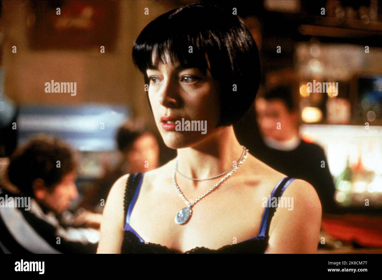 Olivia Williams Film: Vier Hunde Spielen Poker (2000) Charaktere: Audrey Regie: Paul Rachman 06 June 2000 **WARNUNG** Dieses Foto ist nur für den redaktionellen Gebrauch bestimmt und unterliegt dem Copyright von HALF MOON ENTERTAINMENT und/oder des Fotografen, der von der Film- oder Produktionsfirma beauftragt wurde, und kann nur durch Publikationen im Zusammenhang mit der Bewerbung des oben genannten Films reproduziert werden. Eine obligatorische Gutschrift für DIE UNTERHALTUNG VON HALF MOON ist erforderlich. Der Fotograf sollte auch bei Bekanntwerden des Fotos gutgeschrieben werden. Ohne schriftliche Genehmigung der Film Company kann keine kommerzielle Nutzung gewährt werden. Stockfoto