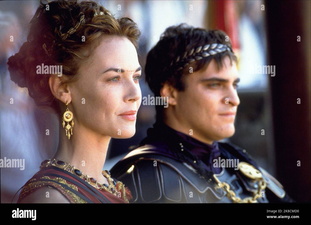 Connie Nielsen & Joaquin Phoenix Film: Gladiator (USA/UK 2000) Charaktere: Lucilla, Commodus Regie: Ridley Scott 01 May 2000 **WARNUNG** Dieses Foto ist nur für redaktionelle Zwecke bestimmt und unterliegt dem Copyright von DREAMWORKS und/oder des Fotografen, der von der Film- oder Produktionsfirma beauftragt wurde, und kann nur von Publikationen im Zusammenhang mit der Bewerbung des oben genannten Films reproduziert werden. Eine obligatorische Gutschrift an DREAMWORKS ist erforderlich. Der Fotograf sollte auch bei Bekanntwerden des Fotos gutgeschrieben werden. Ohne schriftliche Genehmigung der Film Company kann keine kommerzielle Nutzung gewährt werden. Stockfoto