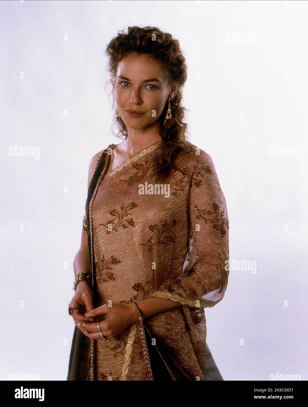 Connie Nielsen Film: Gladiator (USA/UK 2000) Charaktere: Lucilla Regie: Ridley Scott 01 May 2000 **WARNUNG** Dieses Foto ist nur für redaktionelle Zwecke bestimmt und unterliegt dem Copyright von DREAMWORKS und/oder des Fotografen, der von der Film- oder Produktionsfirma beauftragt wurde, und kann nur von Publikationen im Zusammenhang mit der Bewerbung des oben genannten Films reproduziert werden. Eine obligatorische Gutschrift an DREAMWORKS ist erforderlich. Der Fotograf sollte auch bei Bekanntwerden des Fotos gutgeschrieben werden. Ohne schriftliche Genehmigung der Film Company kann keine kommerzielle Nutzung gewährt werden. Stockfoto