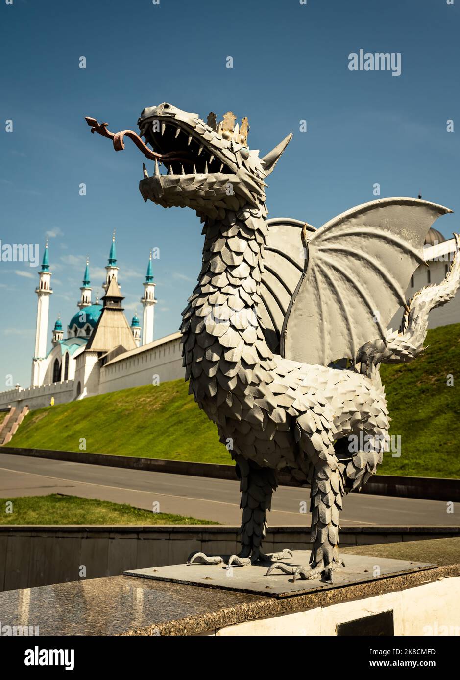 Kasan Kreml im Sommer, Tatarstan, Russland. Es ist die Top-Touristenattraktion von Kazan und UNESCO-Weltkulturerbe. Weiße Forres Stockfoto