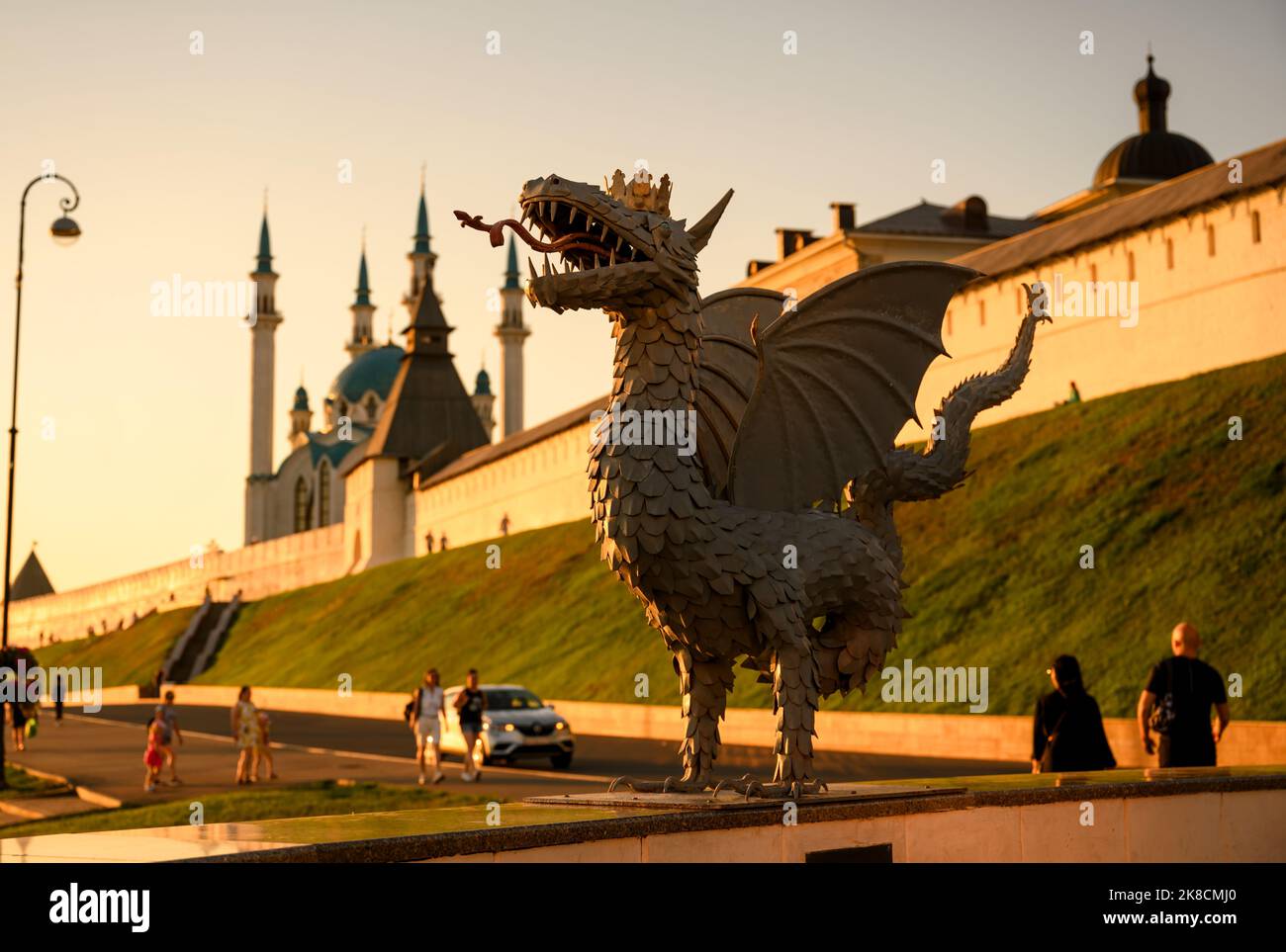 Kasan Kreml bei Sonnenuntergang im Sommer, Tatarstan, Russland. Es ist die Top-Touristenattraktion von Kazan und UNESCO-Weltkulturerbe. Sonnige vi Stockfoto
