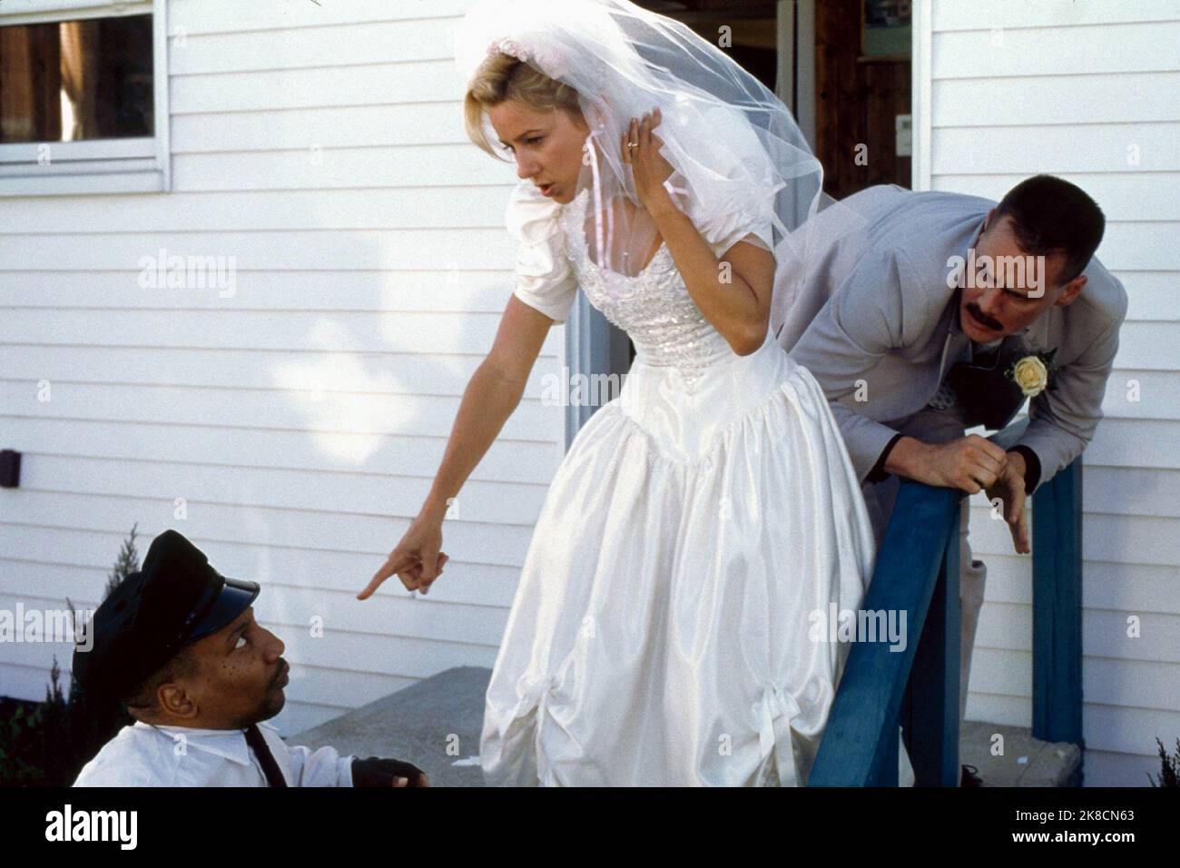 Renee Zellweer & Jim Carrey Film: Me, Myself & Irene (2000) Charaktere: & Charlie / Hank Regie: Bob Farrelly & Peter Farrelly 15 June 2000 **WARNUNG** Dieses Foto ist nur für den redaktionellen Gebrauch bestimmt und unterliegt dem Copyright von 20 CENTURY FOX und/oder des Fotografen, der von der Film- oder Produktionsfirma beauftragt wurde und darf nur durch Publikationen im Zusammenhang mit der Bewerbung des oben genannten Films reproduziert werden. Eine obligatorische Gutschrift an 20 CENTURY FOX ist erforderlich. Der Fotograf sollte auch bei Bekanntwerden des Fotos gutgeschrieben werden. Ohne schriftliche Genehmigung der Film Company kann keine kommerzielle Nutzung gewährt werden. Stockfoto