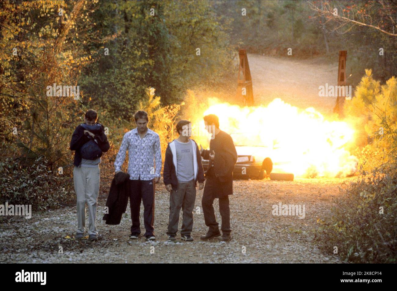 DJ Qualls, Seann William Scott, Breckin Meyer & Paulo Constanzo Film: Road Trip (2000) Charaktere: Kyle Edwards,E.L.,Josh Parker & Regisseur: Todd Phillips 11 May 2000 **WARNUNG** Dieses Foto ist nur für den redaktionellen Gebrauch bestimmt und unterliegt dem Copyright von DREAM WORKS und/oder des Fotografen, der von der Film- oder Produktionsfirma beauftragt wurde und darf nur von Publikationen im Zusammenhang mit der Bewerbung des oben genannten Films reproduziert werden. Eine obligatorische Gutschrift für TRAUMARBEITEN ist erforderlich. Der Fotograf sollte auch bei Bekanntwerden des Fotos gutgeschrieben werden. Ohne schriftliche Genehmigung des Film Comp kann keine kommerzielle Nutzung gewährt werden Stockfoto