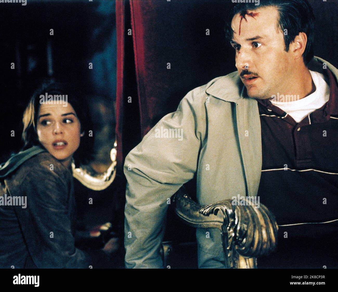 Neve Campbell & David Arquette Film: Scream 3 (USA 2000) Charaktere: Sidney Prescott, Dewey Riley Regie: Wes Craven 03 February 2000 **WARNUNG** Dieses Foto ist nur für den redaktionellen Gebrauch bestimmt und unterliegt dem Copyright von DIMENSION FILMS und/oder des Fotografen, der von der Film- oder Produktionsfirma beauftragt wurde, und kann nur von Publikationen im Zusammenhang mit der Bewerbung des oben genannten Films reproduziert werden. Eine obligatorische Gutschrift für DIE DIMENSIONIERUNG VON FILMEN ist erforderlich. Der Fotograf sollte auch bei Bekanntwerden des Fotos gutgeschrieben werden. Ohne schriftliche Genehmigung der Film Company kann keine kommerzielle Nutzung gewährt werden. Stockfoto