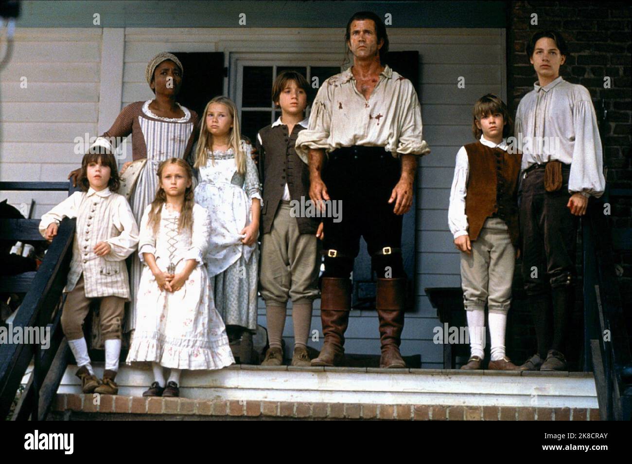 Logan Lerman, Skye Mccole Bartusiak, Beatrice Bush, Mika Boreem, Trevor Morgan, Mel Gibson, Bryan Chafin & Gregory Smith Film: The Patriot (USA/DE 2000) Charaktere: William Martin, Susan Martin, Abigale the Housekeeper, Nathan Martin, Benjamin Martin, Samuel Martin, Thomas Martin Direktor: Roland Emmerich 27. Juni 2000 **WARNUNG** Dieses Foto ist nur für redaktionelle Zwecke bestimmt und unterliegt dem Copyright von COLUMBIA PICTURES und/oder des Fotografen, der von der Film- oder Produktionsfirma beauftragt wurde und darf nur von Publikationen im Zusammenhang mit der Bewerbung des oben genannten Films reproduziert werden. Eine obligatorische Gutschrift Stockfoto