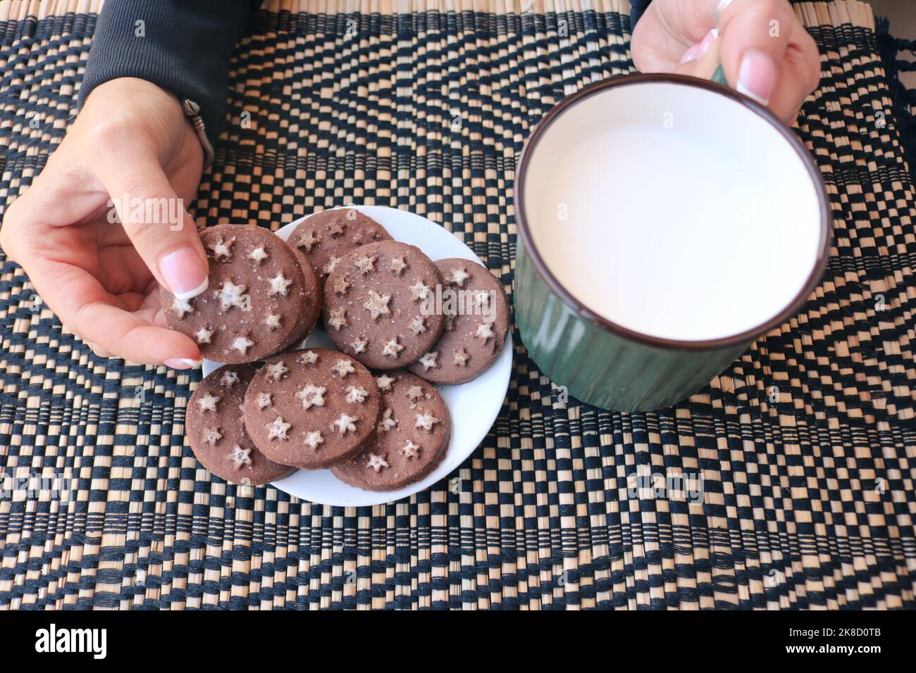 Kekse und Milch Stockfoto