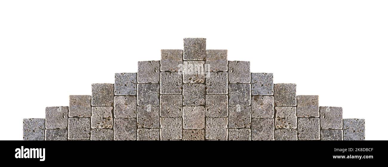 Steinpyramidentreppe aus Ziegelstein, isoliert auf Weiß Stockfoto