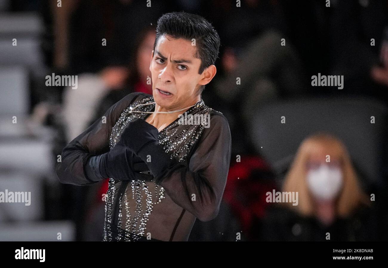 Norwood, Massachusetts, USA. 22.. Oktober 2022. Donovan Carrillo aus Mexiko führt Skates während des kostenlosen Mens-Programms beim ISU-Eiskunstlauf-Skate-America-Wettbewerb am 22. Oktober 2022 in Norwood, USA, durch. Kredit: Mathieu Belanger/AFLO/Alamy Live Nachrichten Stockfoto