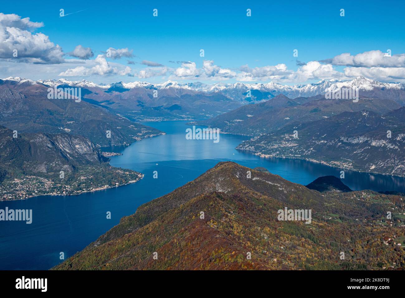 Landschaft des Comer Sees von Nuvolone Berg Stockfoto