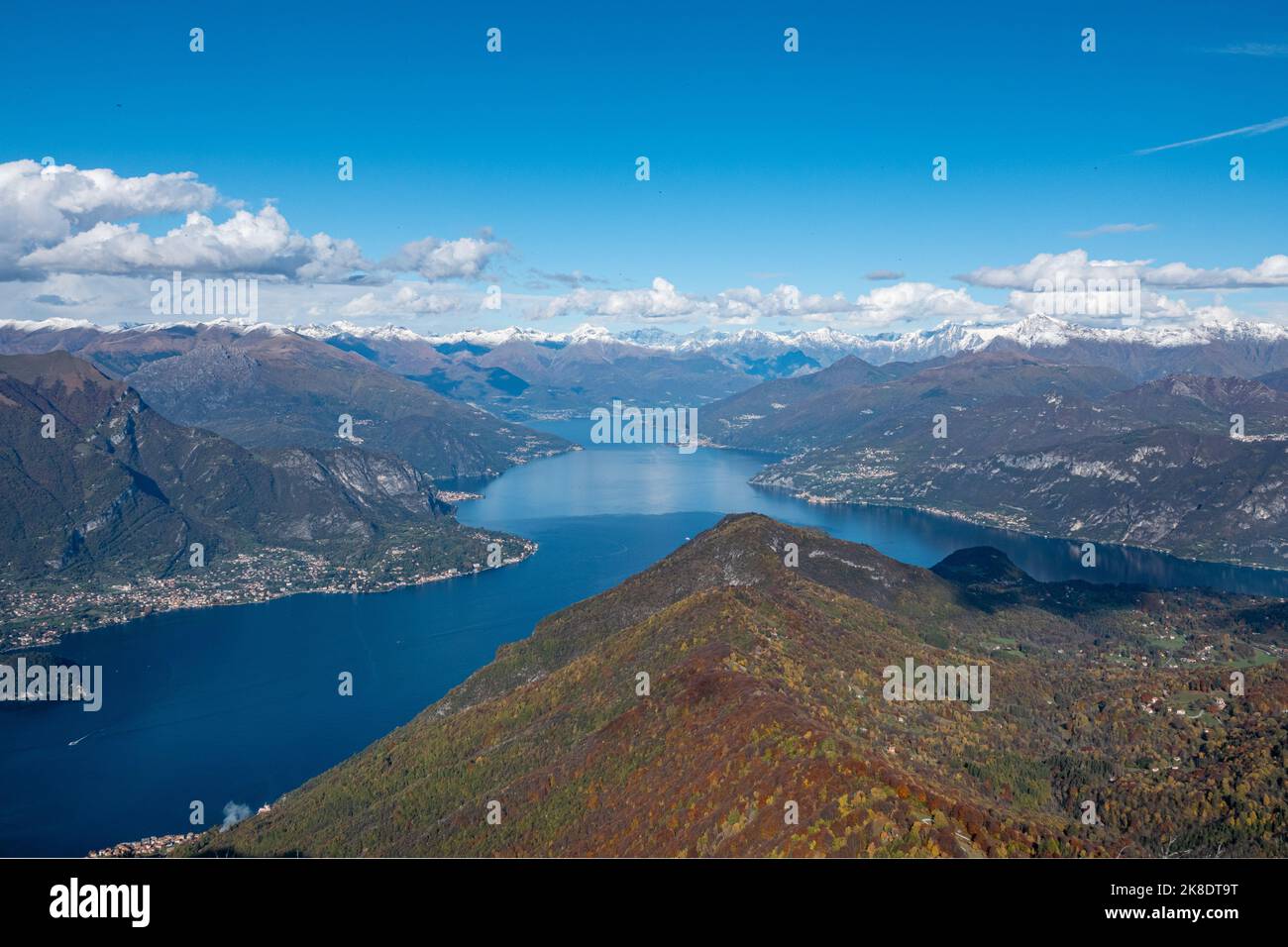 Landschaft des Comer Sees von Nuvolone Berg Stockfoto