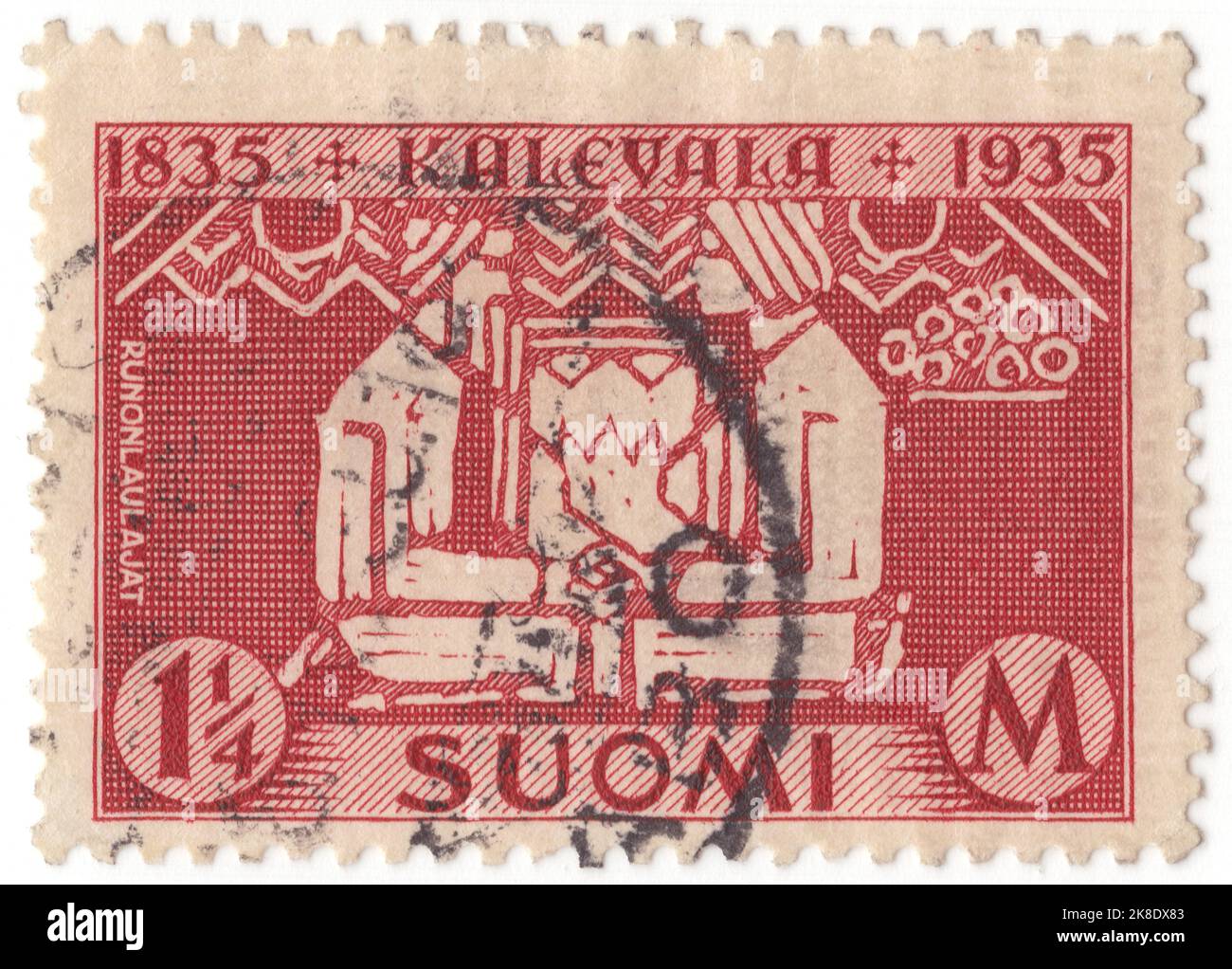 FINNLAND - 1935. Februar 28: Eine Briefmarke mit braunem See aus dem Jahr 1,25, auf der Barden abgebildet sind und die „Kalevala“ rezitiert wird. 100. Jahrestag der Veröffentlichung Stockfoto