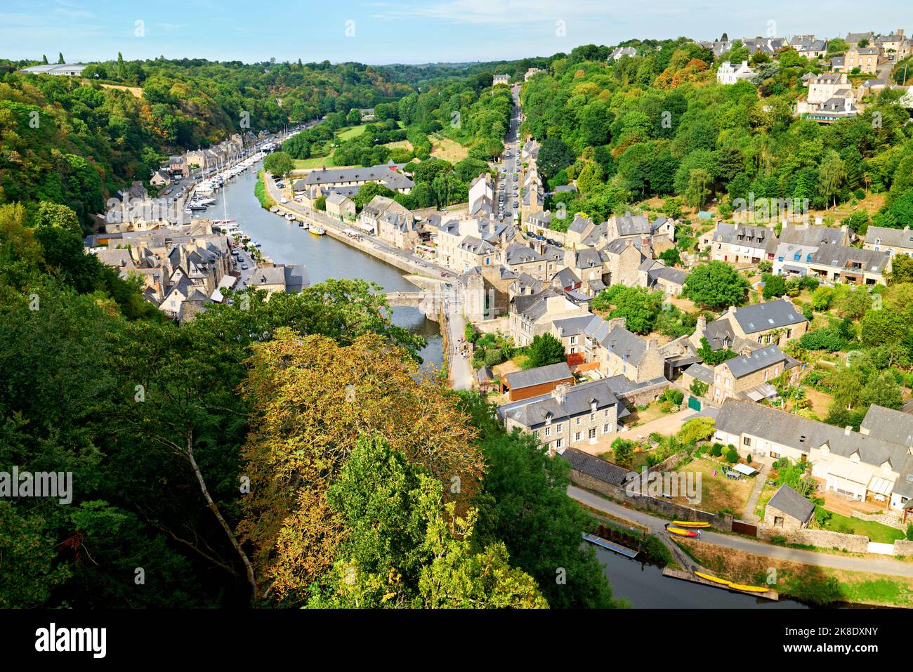 Dinan Bretagne Frankreich. Blick auf die Stadt. La Rance River Stockfoto