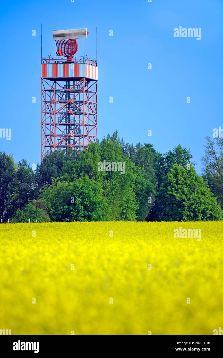 Radarturm eines Flughafens, Brandenburg, Deutschland Stockfoto