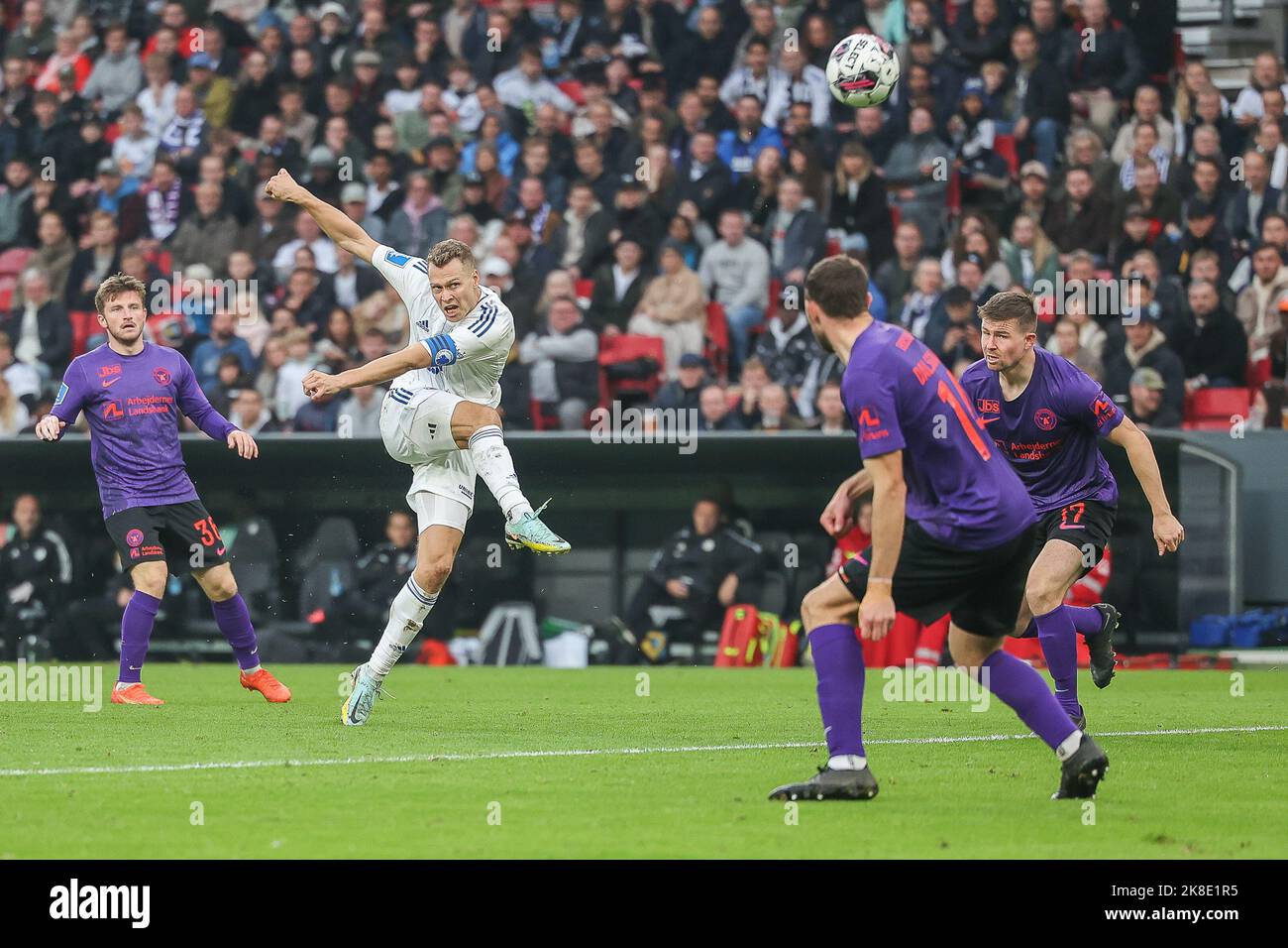 Kopenhagen, Dänemark. 22. Oktober 2022. Viktor Claesson (7) vom FC Kopenhagen beim Superliga-Spiel 3F zwischen dem FC Kopenhagen und dem FC Midtjylland in Parken in Kopenhagen. (Foto: Gonzales Photo/Alamy Live News Stockfoto