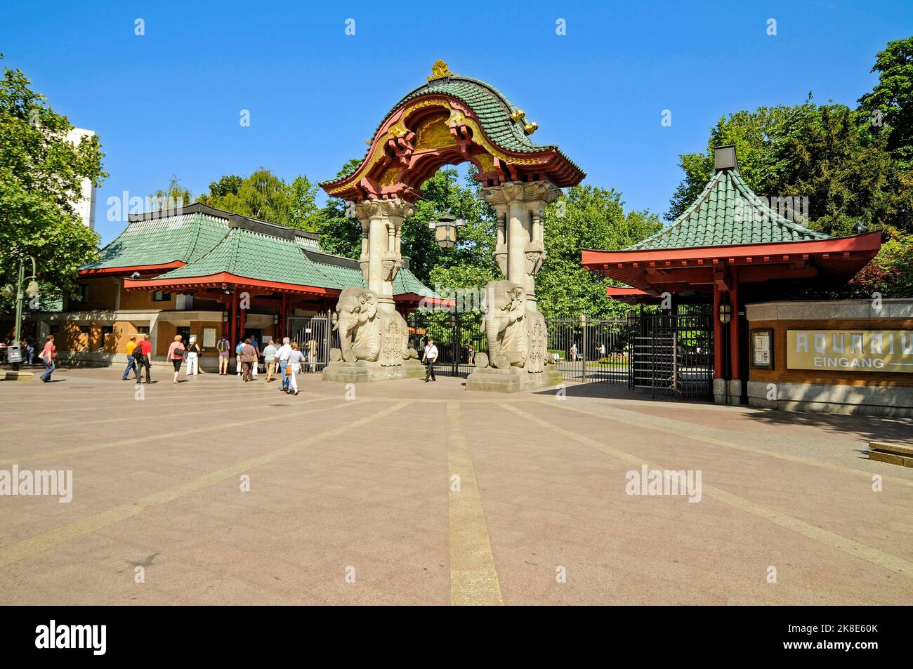 Tierpark berlin eingang Fotos und Bildmaterial in hoher Auflösung Alamy