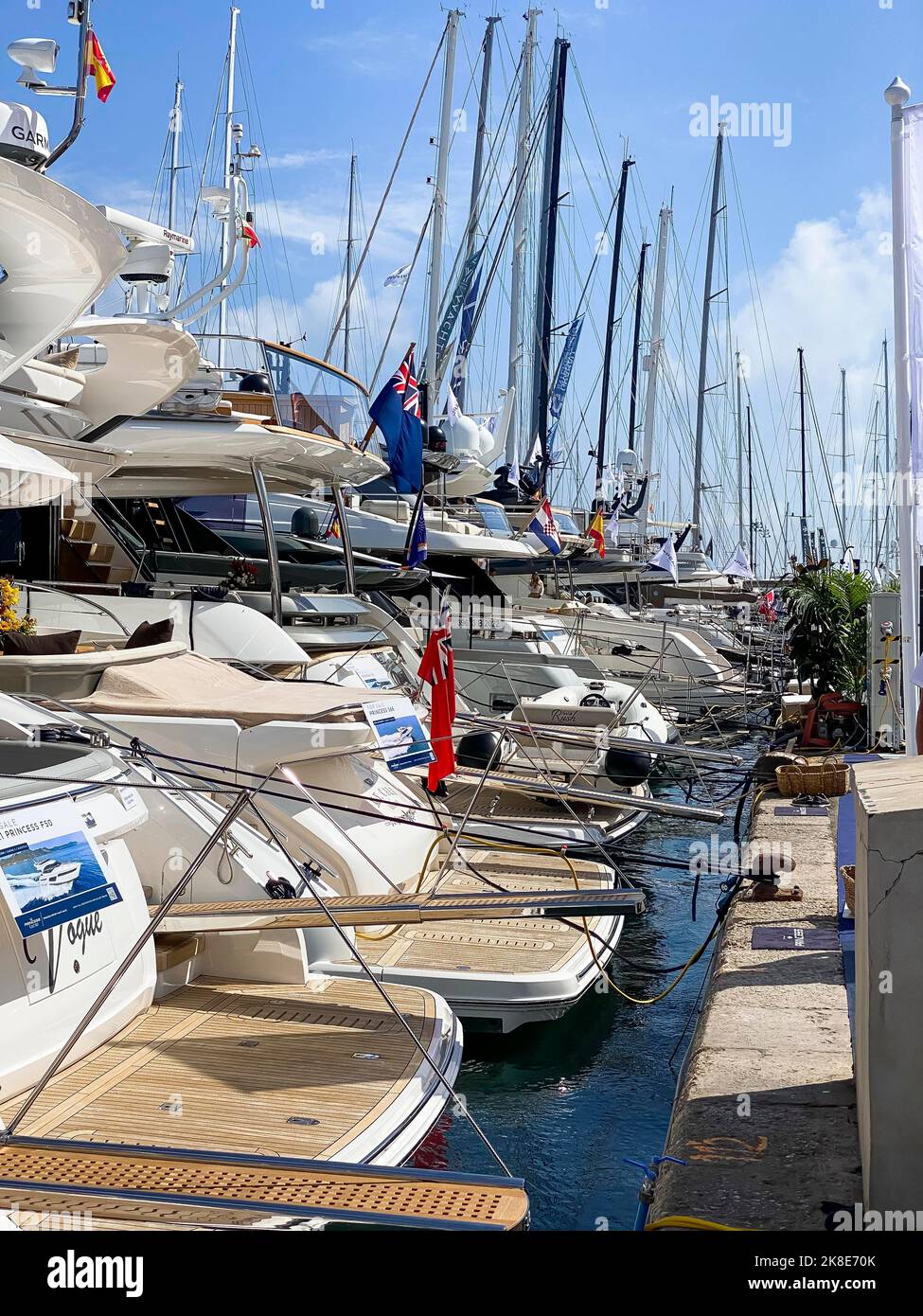 Palma internationale Bootsmesse von Luxusyachten in Palma de Mallorca, Balearen, Spanien Stockfoto