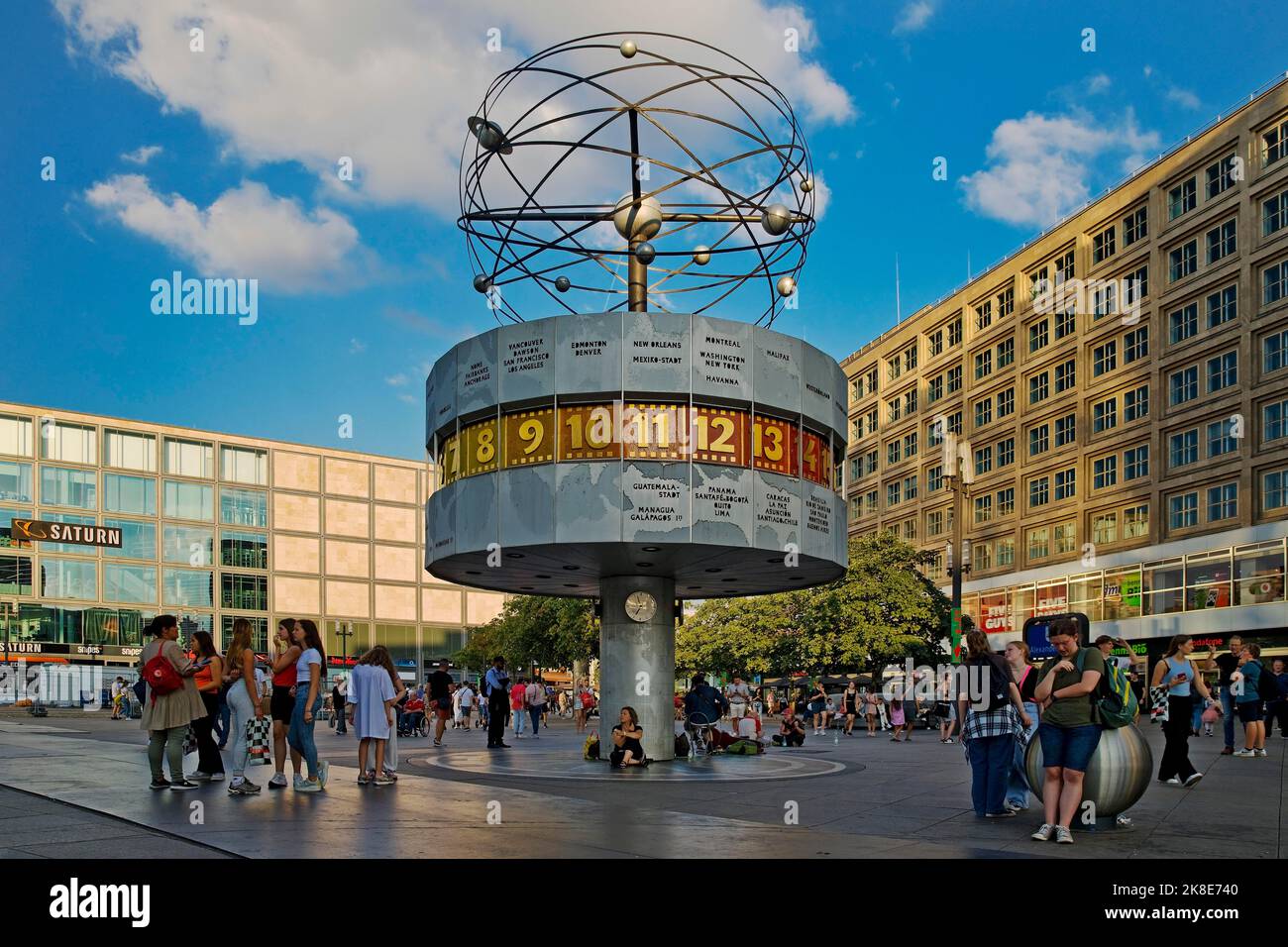 Urania Weltzeituhr auf dem Alexanderplatz, Berlin Mitte, Berlin, Deutschland Stockfoto