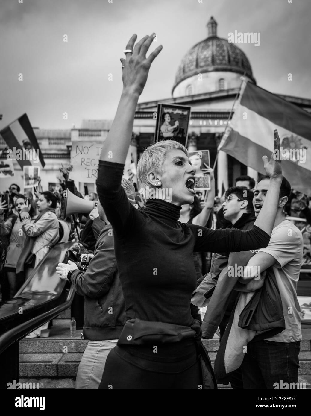 Wut über die Proteste „Woman, Life, Freedom“ bei der iranischen Solidaritätsveranstaltung am Londoner Trafalgar Square. Stockfoto