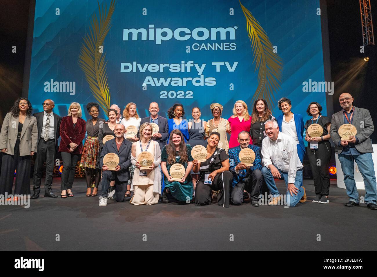 Cannes, Frankreich, Oktober 19 2022, Diversify TV Award Gewinner auf der MIPCOM 2022 - The World’s Entertainment Content Market © Ifnm Press Stockfoto