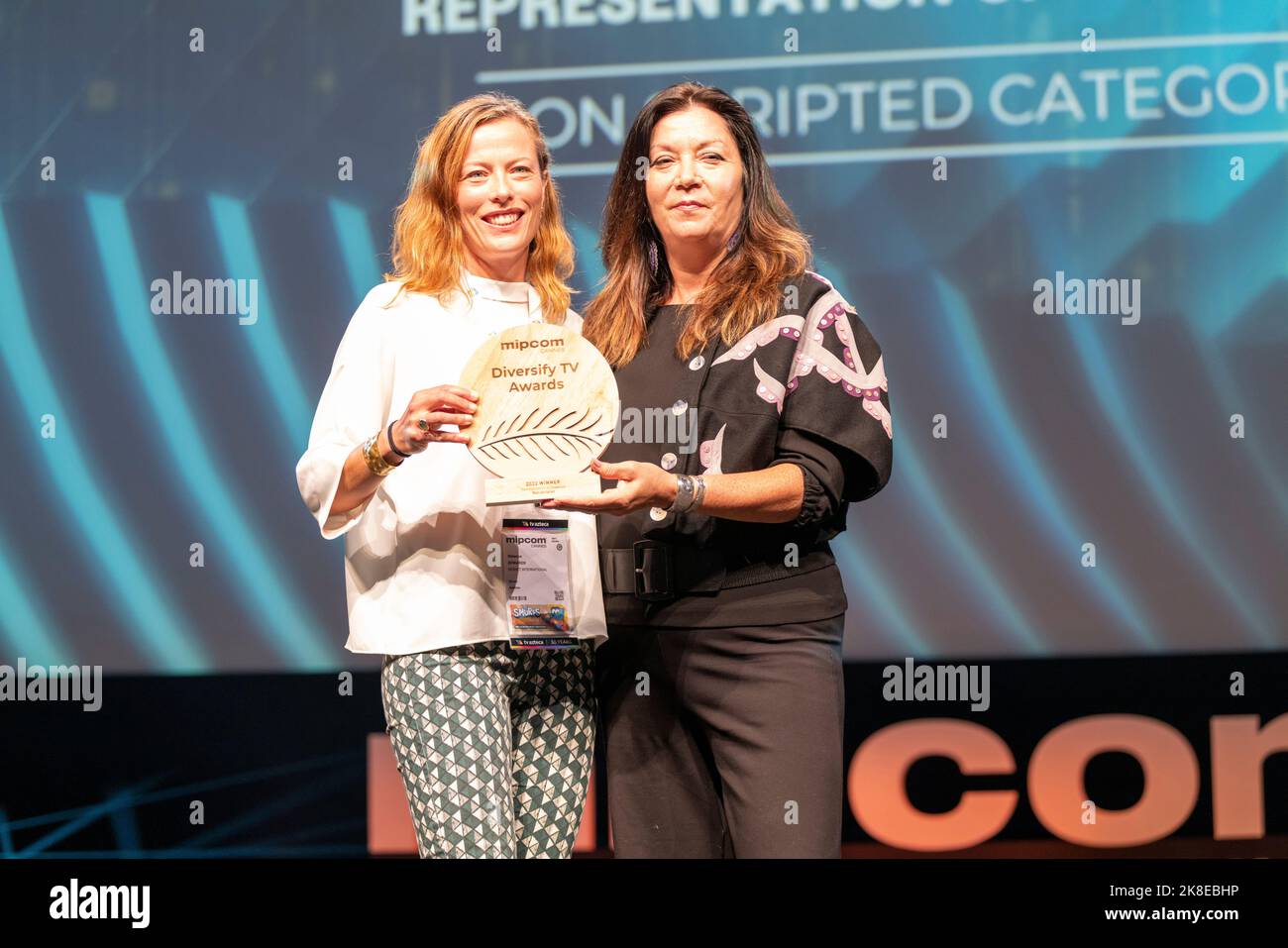 Cannes, Frankreich, 19 2022. Oktober, diversify TV Awards winners at the MIPCOM 2022 - The World’s Entertainment Content Market © Ifnm Press Stockfoto
