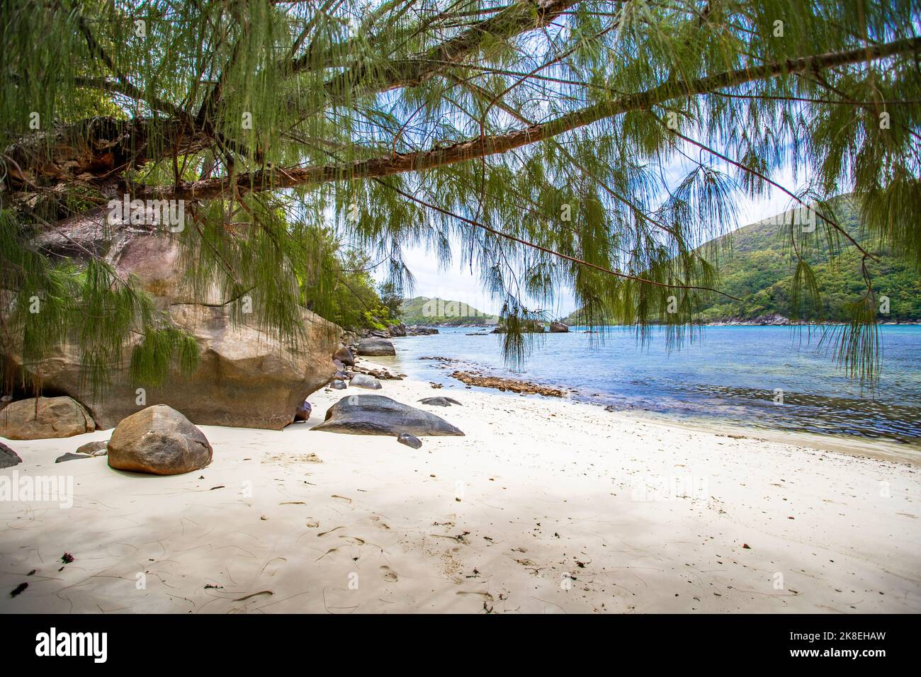 Einsamer Strand in Port Launay, Mahe, Seychellen. Stockfoto