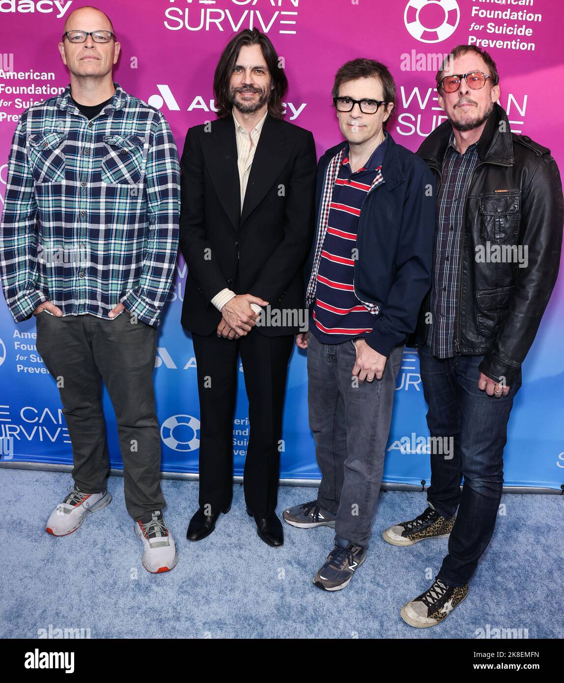 Hollywood, Usa. 22. Oktober 2022. HOLLYWOOD, LOS ANGELES, KALIFORNIEN, USA – 22. OKTOBER: Patrick Wilson, Brian Bell, die beiden Musiker, die aus Weezer stammten, treffen auf das jährliche We Can Survive-Konzert 9. von Audacy in Zusammenarbeit mit der American Foundation for Suicide Prevention, das am 22. Oktober 2022 in Hollywood, Los Angeles, Kalifornien, USA, im Hollywood Bowl stattfand. (Foto von Xavier Collin/Image Press Agency) Quelle: Image Press Agency/Alamy Live News Stockfoto