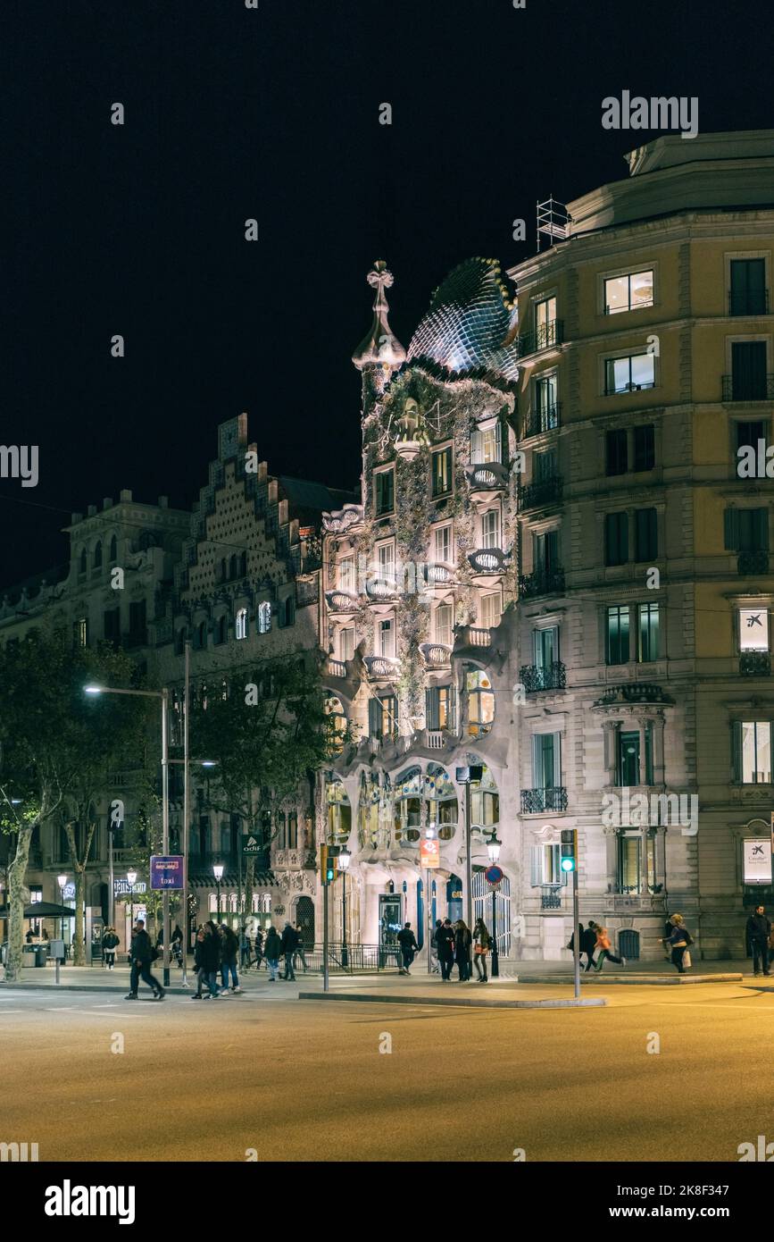 Casa Batllo bei Nacht, entworfen und gebaut von Gaudy, Barcelona, Spanien Stockfoto
