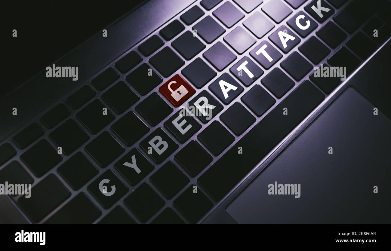 Laptop-Tastatur mit Warnung vor Cyberangriff auf Tasten. Konzept der Cyberkriminalität. Cyber-Sicherheit Datenschutz Business-Technologie. Stockfoto