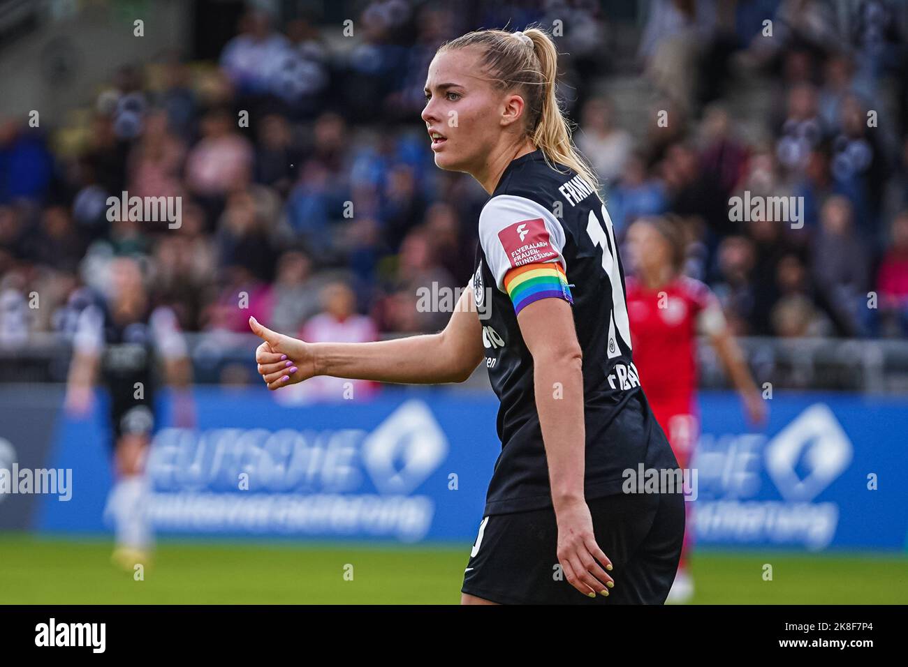 Frankfurt, Deutschland. 23. Oktober 2022. Frankfurt, Deutschland, Oktober 23. 2022: Laura Freigang (10 Frankfurt) reagiert beim FLYERALARM Frauen-Bundesliga-Spiel zwischen Eintracht Frankfurt und MSV Duisburg im Stadion Brentanobad in Frankfurt am Main. (Norina Toenges/Sports Press Photo/SPP) Quelle: SPP Sport Press Photo. /Alamy Live News Stockfoto