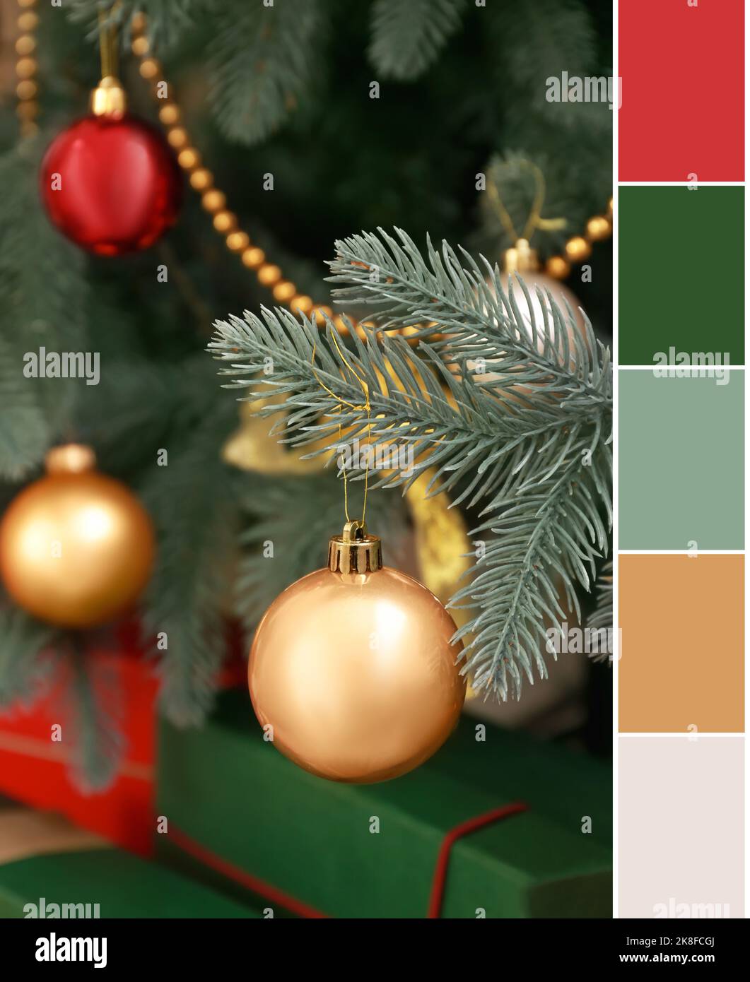 Wunderschön dekorierter Weihnachtsbaum, Nahaufnahme. Unterschiedliche Farbmuster Stockfoto