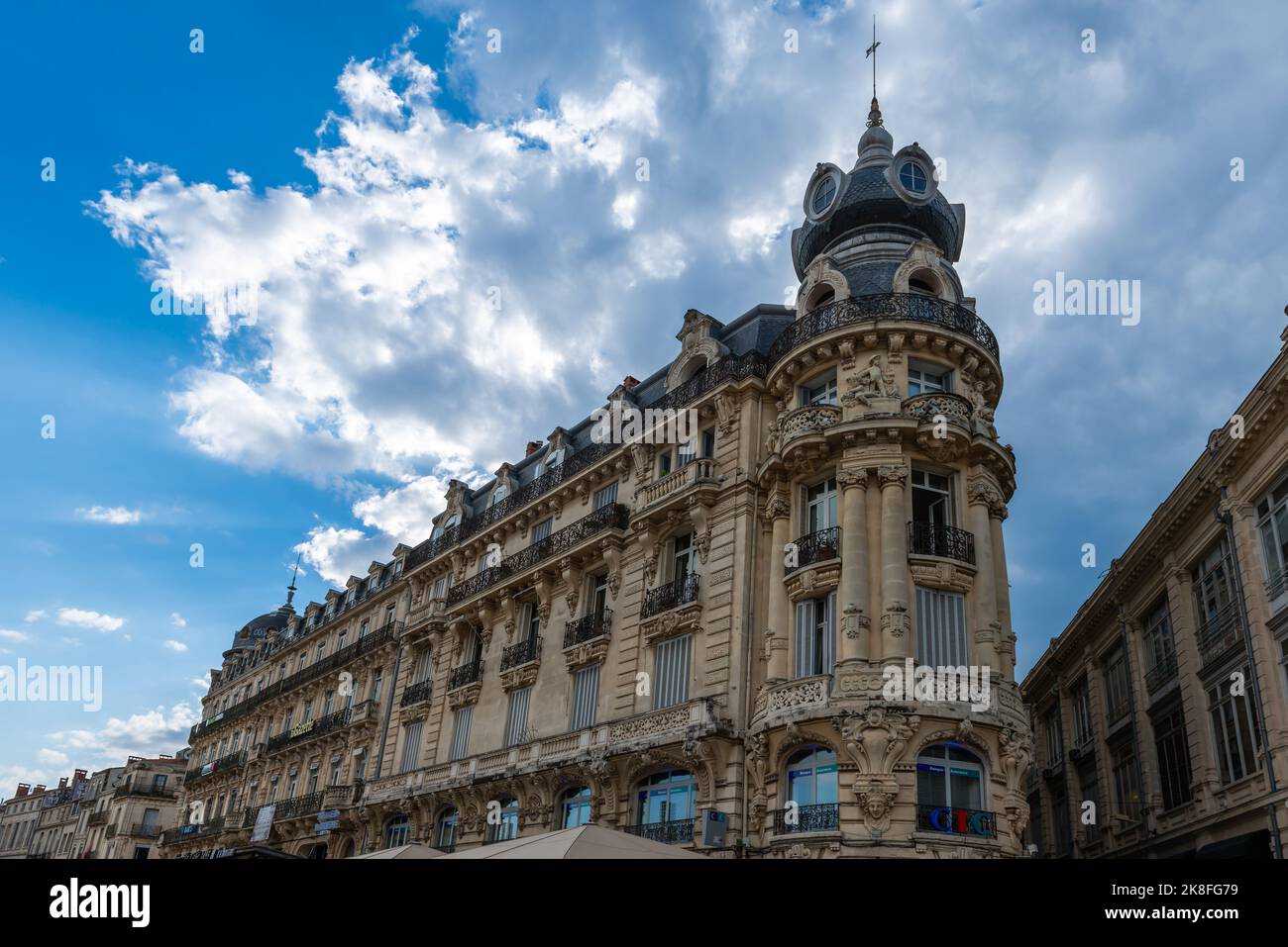 Gebäude im klassischen Stil, Comedy-Platz, in Montpellier, Frankreich Stockfoto