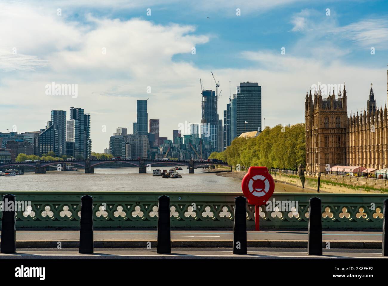 Großbritannien, England, London, Themse mit Skyline im Hintergrund Stockfoto