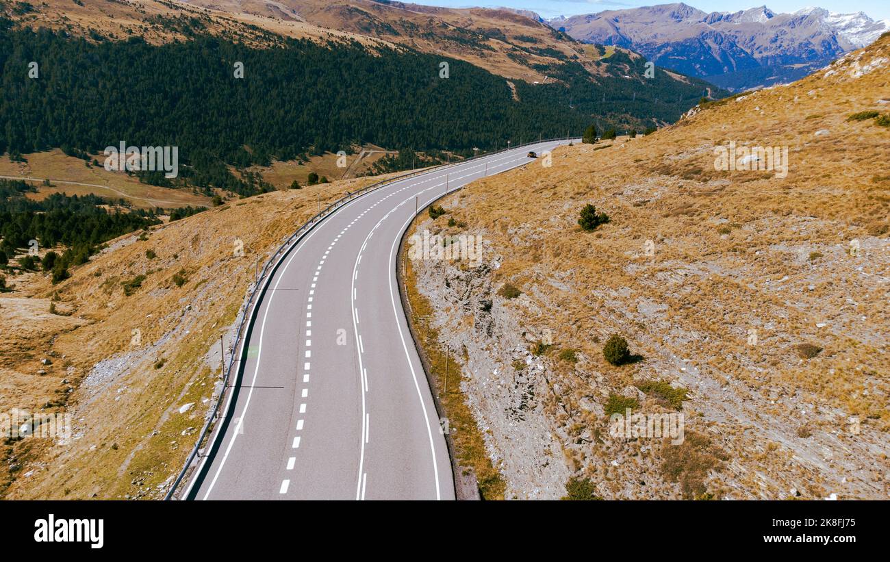 Andorra, Luftaufnahme des El Pas de la Casa Passes im Herbst Stockfoto