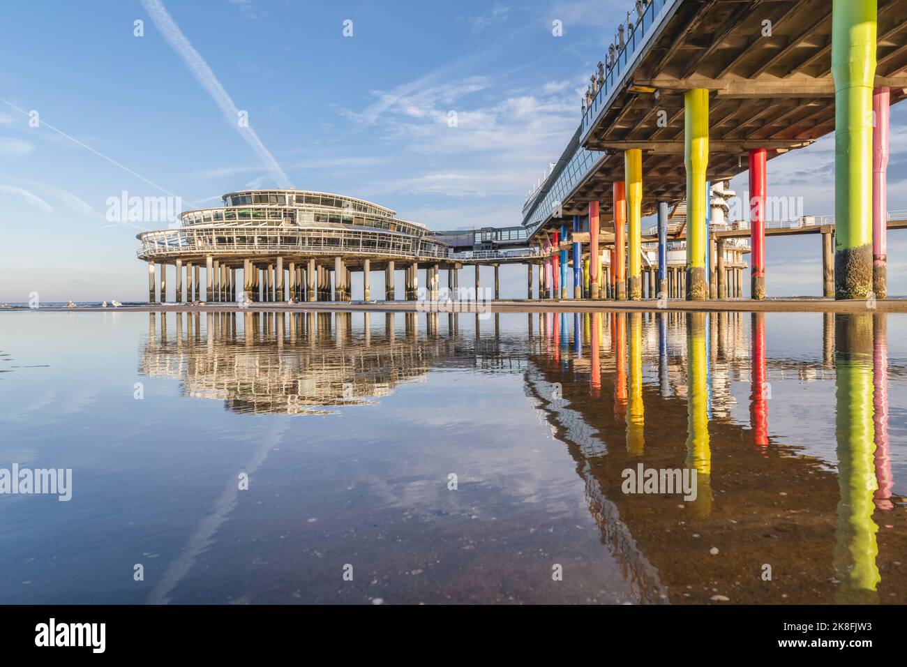 Niederlande, Südholland, Den Haag, Stützpfeiler des Scheveningen Pier Stockfoto