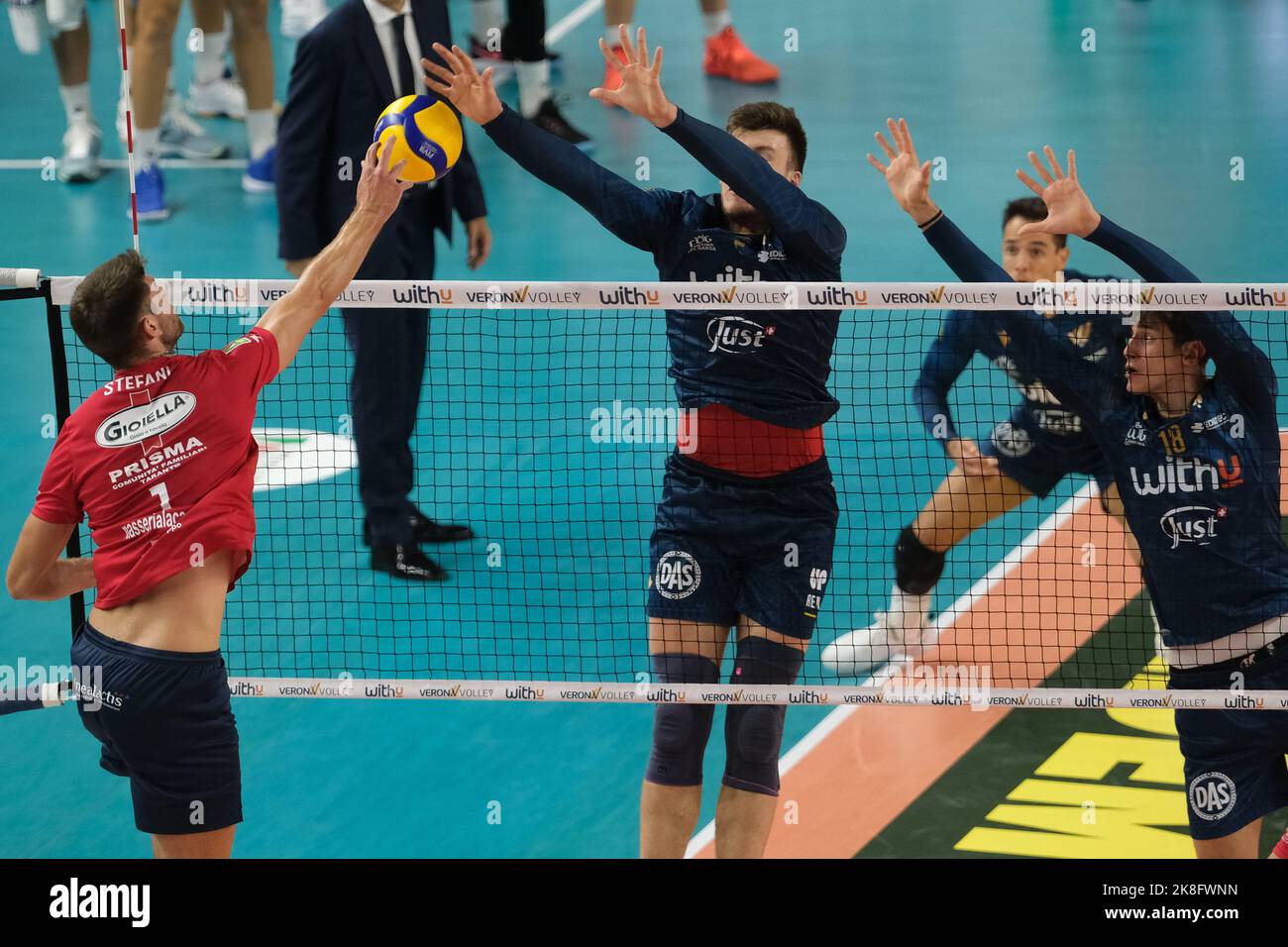 Verona, Italien. 22. Oktober 2022. Galerie des Spiels zwischen WithU Verona und Gioiella Prisma Taranto gültig für einen vierten Tag der SuperLega italienischen Volleyball-Meisterschaft am 22. Oktober 2022 in Pala AGSM-AIM in Verona, Italien Credit: Roberto Tommasini/Alamy Live News Stockfoto