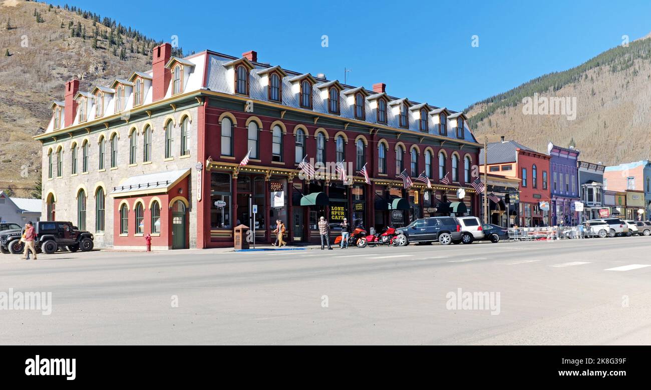 Das Old West Grand Imperial Hotel im viktorianischen Stil an der Greene Street in der alten Bergbaustadt Silverton, Colorado, wurde 1883 eröffnet und ist noch in Betrieb. Stockfoto