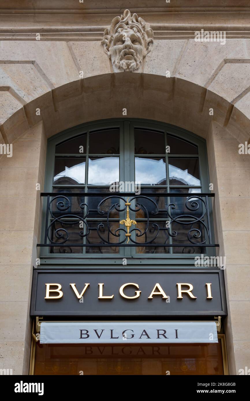 Detail der Bulgari Geschäft befindet sich Place Vendome in Paris, Frankreich. Bulgari ist ein italienisches Unternehmen, das sich auf Schmuck, Uhren und Luxus spezialisiert hat Stockfoto