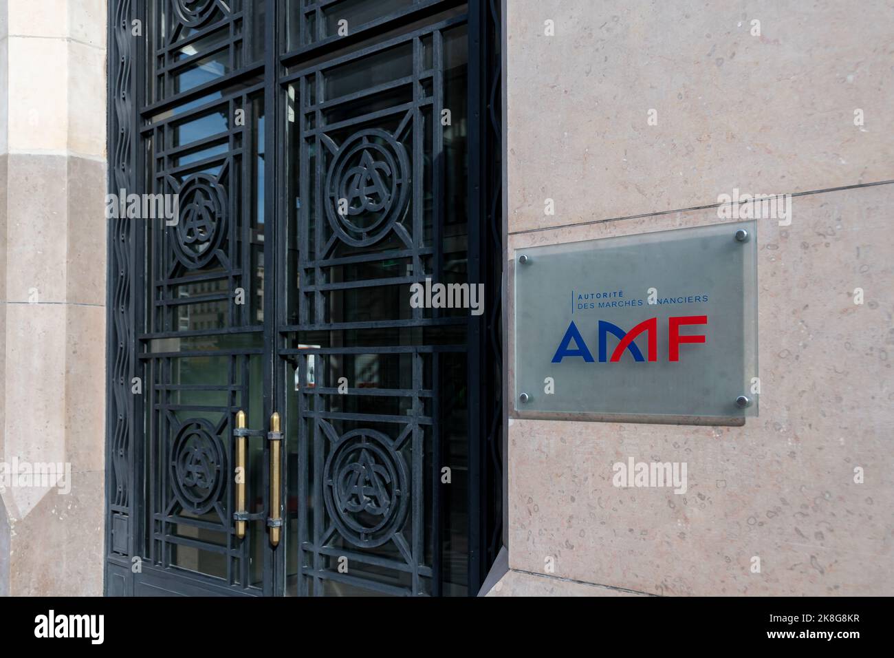 Eingang zu einem Gebäude der Autorité des Marchés Financiers (AMF), Paris, Frankreich Stockfoto Eingang zu einem Gebäude der Autorité des Marchés Financiers (AMF), Paris, Frankreich Stockfoto