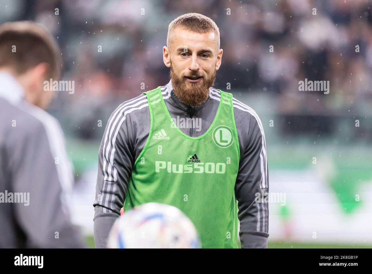 Warschau, Polen. 22. Oktober 2022. Rafal Augustyniak von Legia gesehen während des polnischen PKO Ekstraklasa League-Spiels zwischen Legia Warszawa und Pogon Stettin im Marschall Jozef Pilsudski Legia Warsaw Municipal Stadium.Endstand; Legia Warszawa 1:1 Pogon Stettin. (Foto von Mikolaj Barbanell/SOPA Images/Sipa USA) Quelle: SIPA USA/Alamy Live News Stockfoto