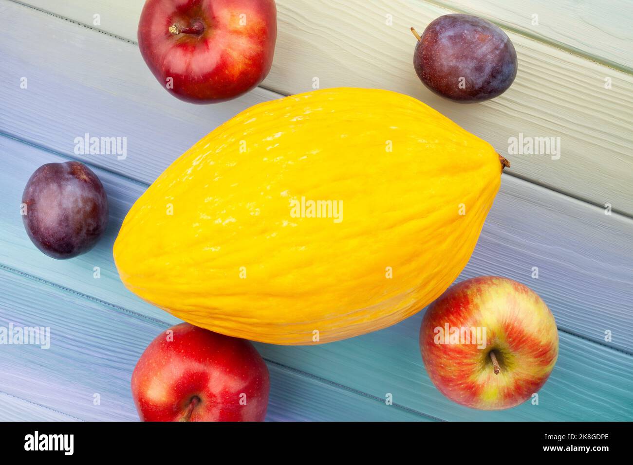 Gelbe Melone auf Holz Hintergrund Stockfoto