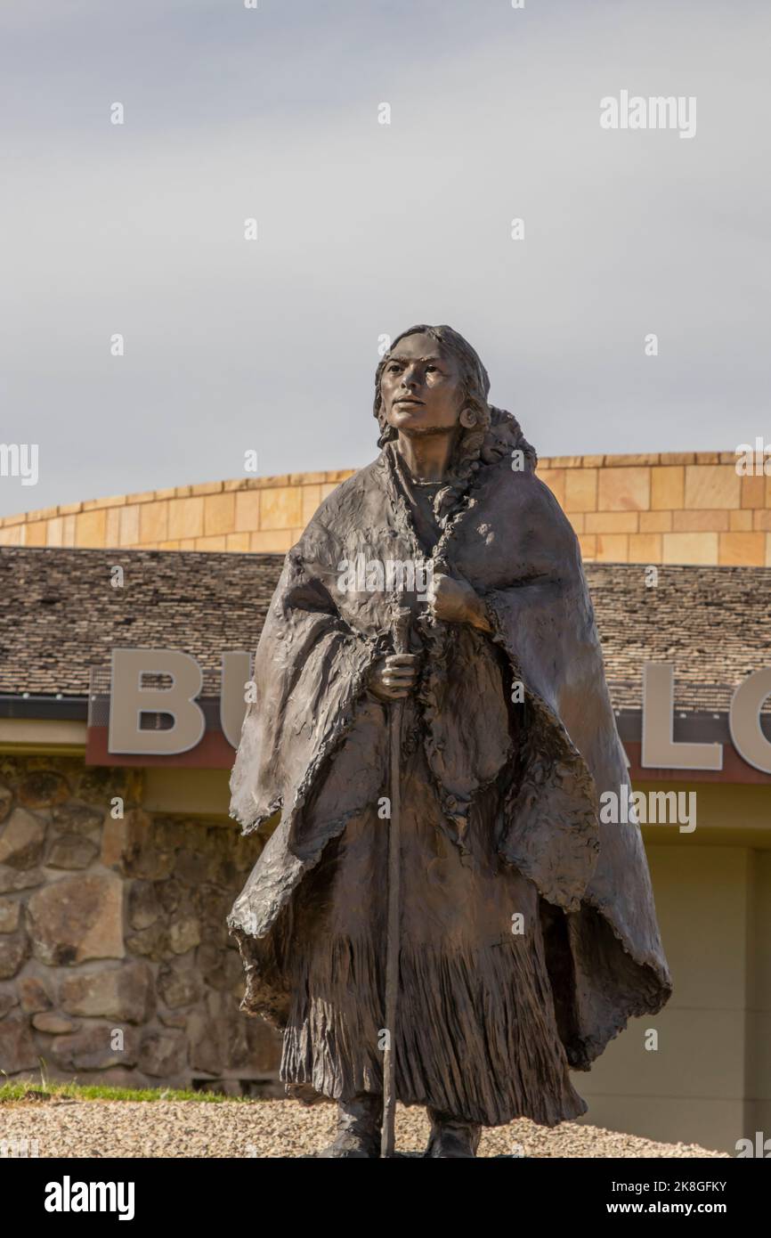 CODY, WYOMING - 19. September 2022: Skulptur von Sacagawea von Glenna Goodacre im Buffalo Bill Center des West Museum in Cody, Wyoming Stockfoto