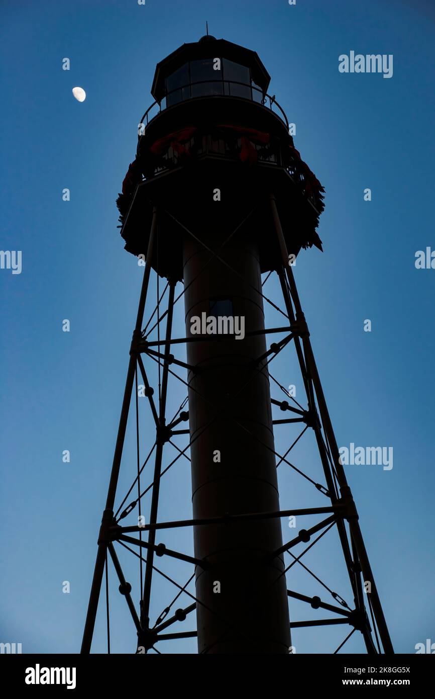 Der Sanibel Lighthouse in der Abenddämmerung vor dem Turkane Ian auf Sanibel Island in Florida. Stockfoto